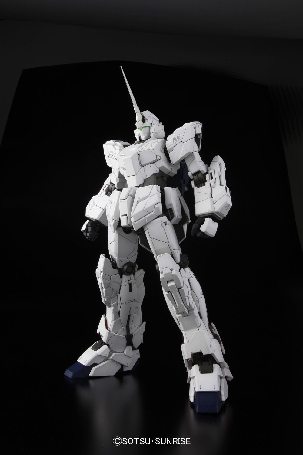 Bandai Hobby PG RX-0 Unicorn Gundam 1/60 Model Kit